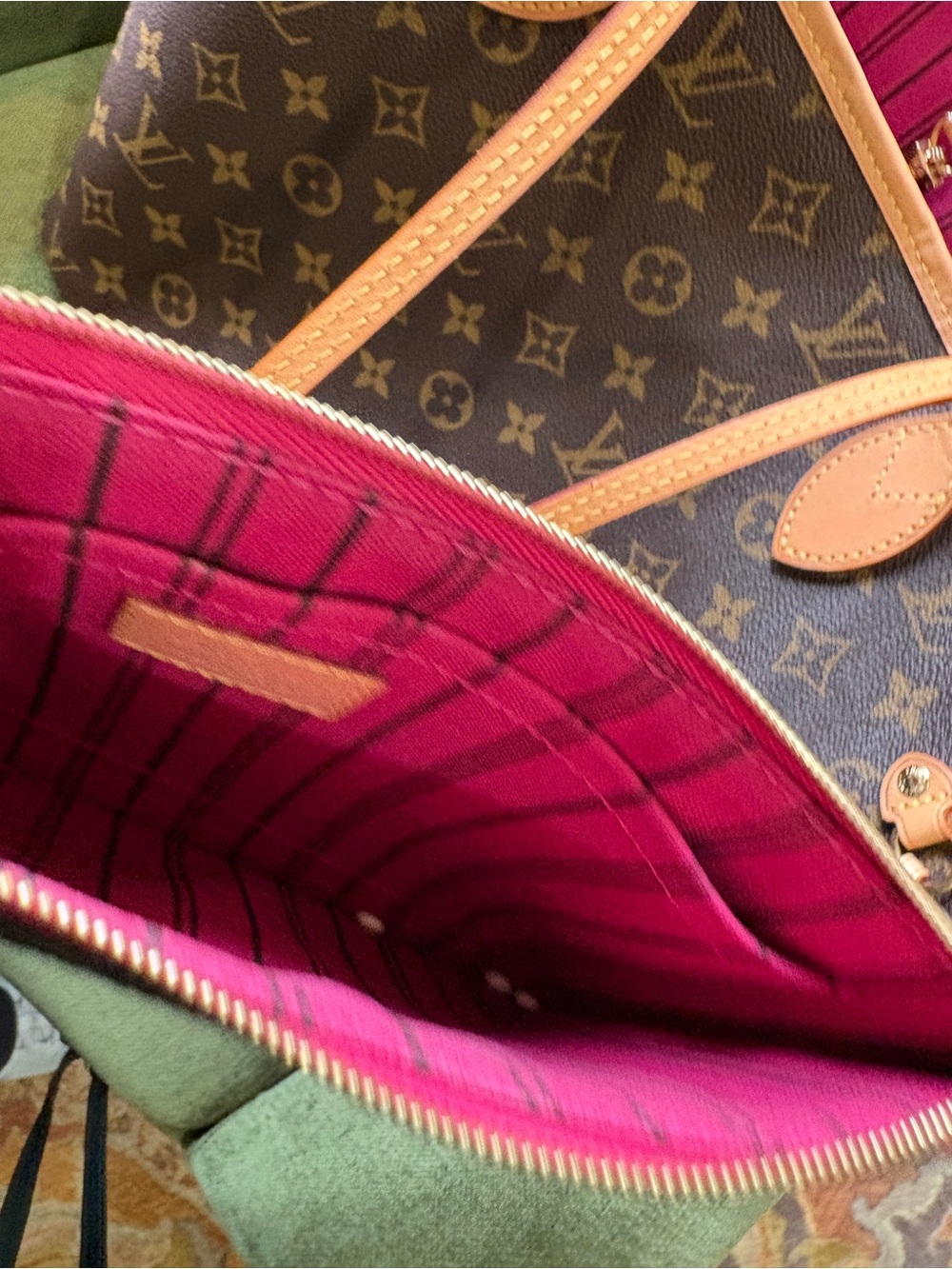 Louis Vuitton Monogram Neverfull Tote MM in Brown with Pink Interior with clutch - Picture 4 of 6
